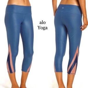 ALO Yoga Range Capri Blue and Pink Size Medium